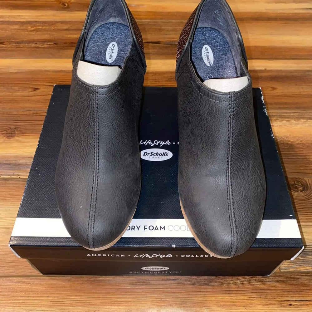Dr. Scholls Harlow Wedge Bootie in black size 9 1/2